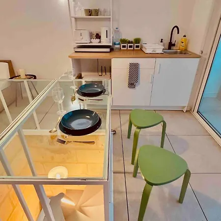 Grand Harbour Views *