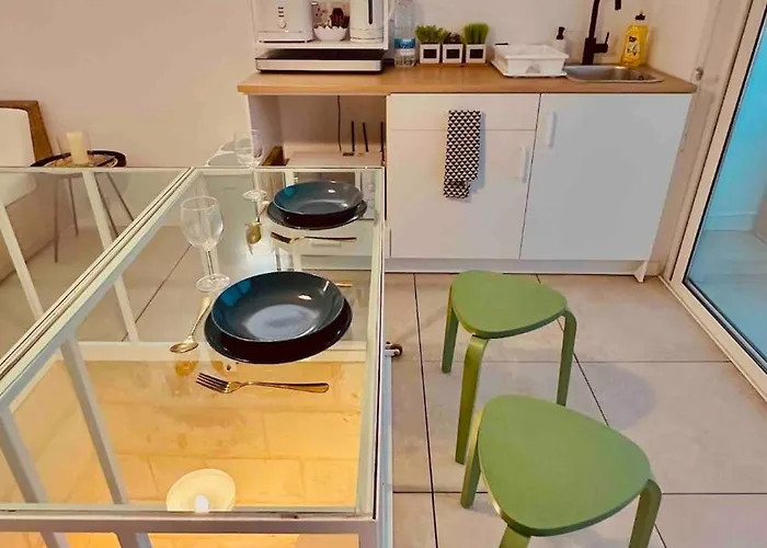 Grand Harbour Views *